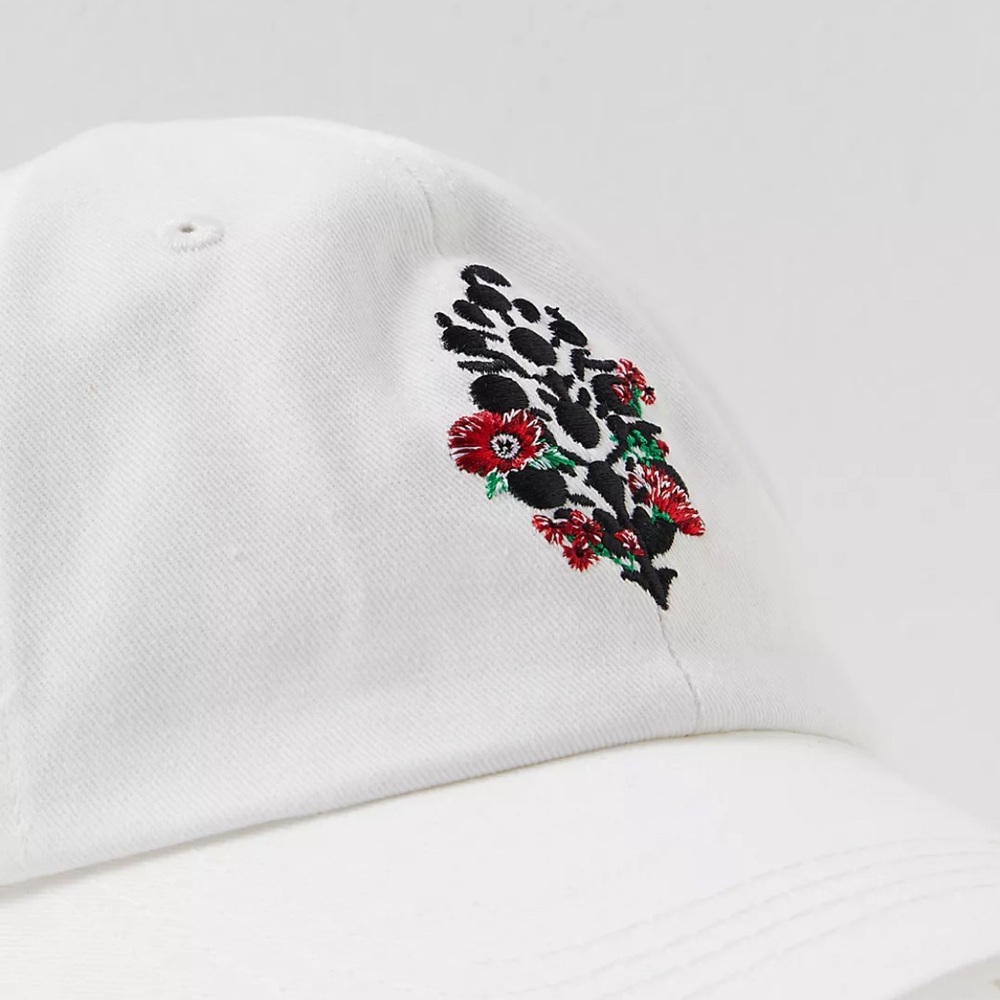 ✨NWT✨FREE PEOPLE MOVEMENT EMBROIDERED LOGO BASEBALL HAT